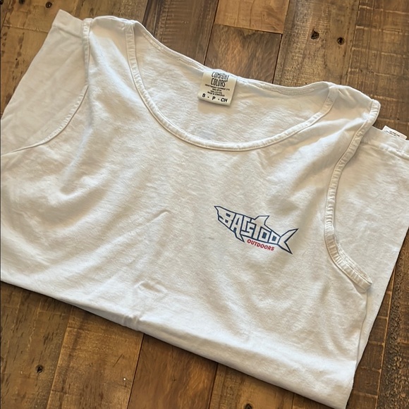 Barstool Outdoors Tank - Picture 3 of 3